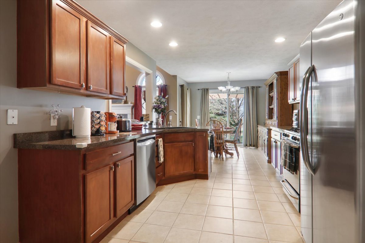 2219 Bracebridge Road, Bloomington, IL 61705