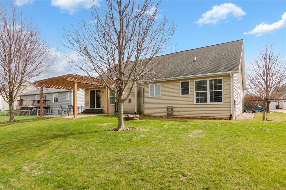 2219 Bracebridge Road, Bloomington, IL 61705