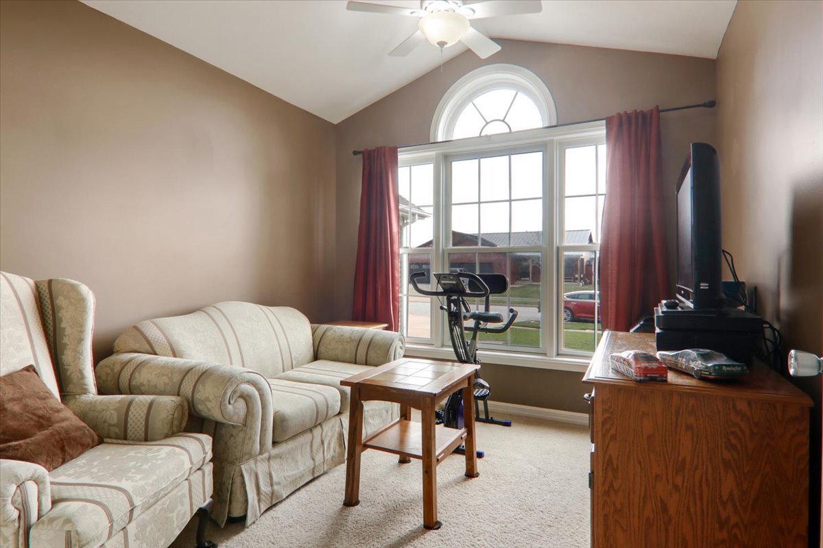 2219 Bracebridge Road, Bloomington, IL 61705