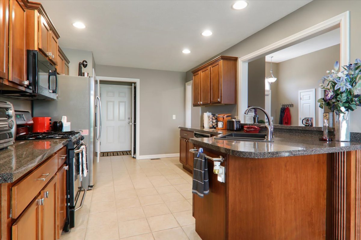 2219 Bracebridge Road, Bloomington, IL 61705