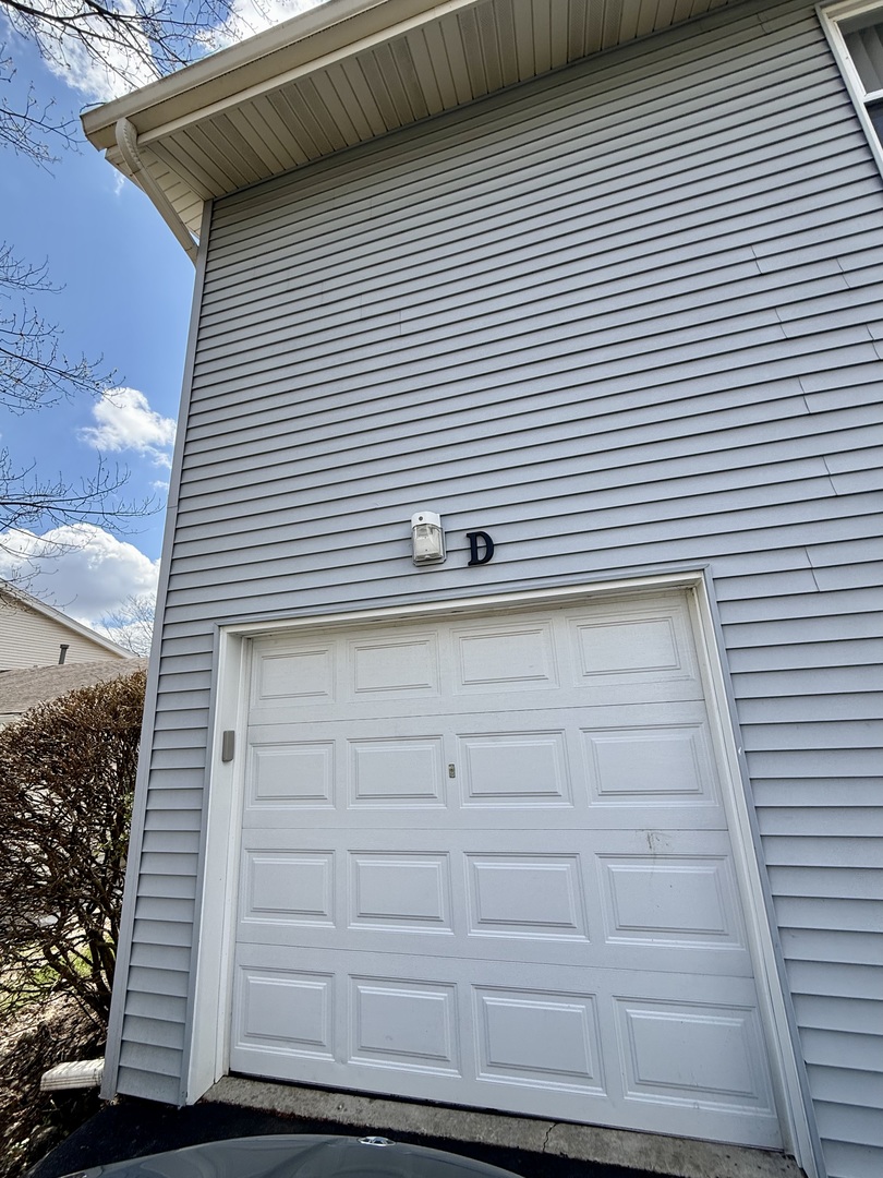 330 Hampton Court #D, Bloomingdale, IL 60108