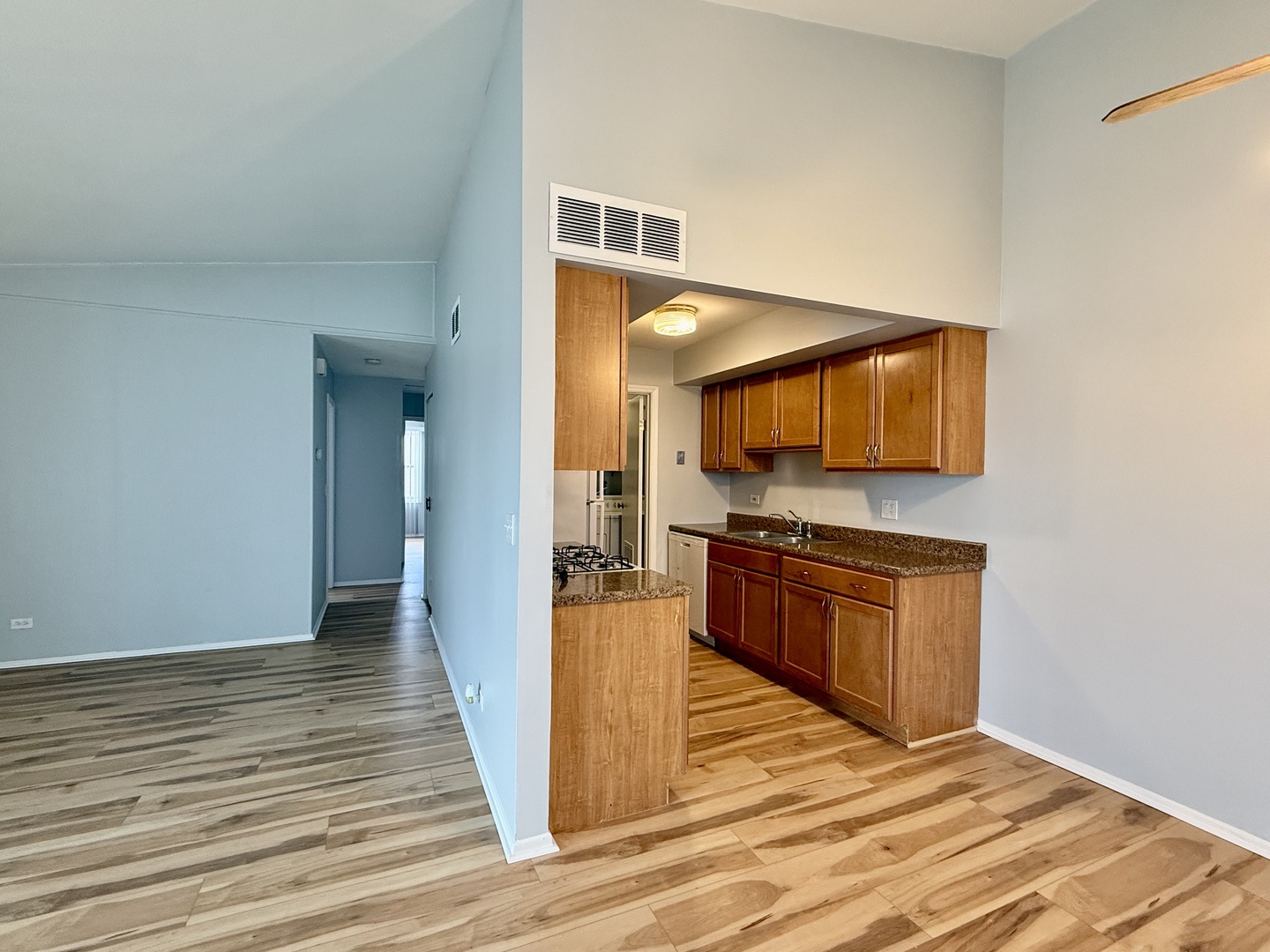 330 Hampton Court #D, Bloomingdale, IL 60108