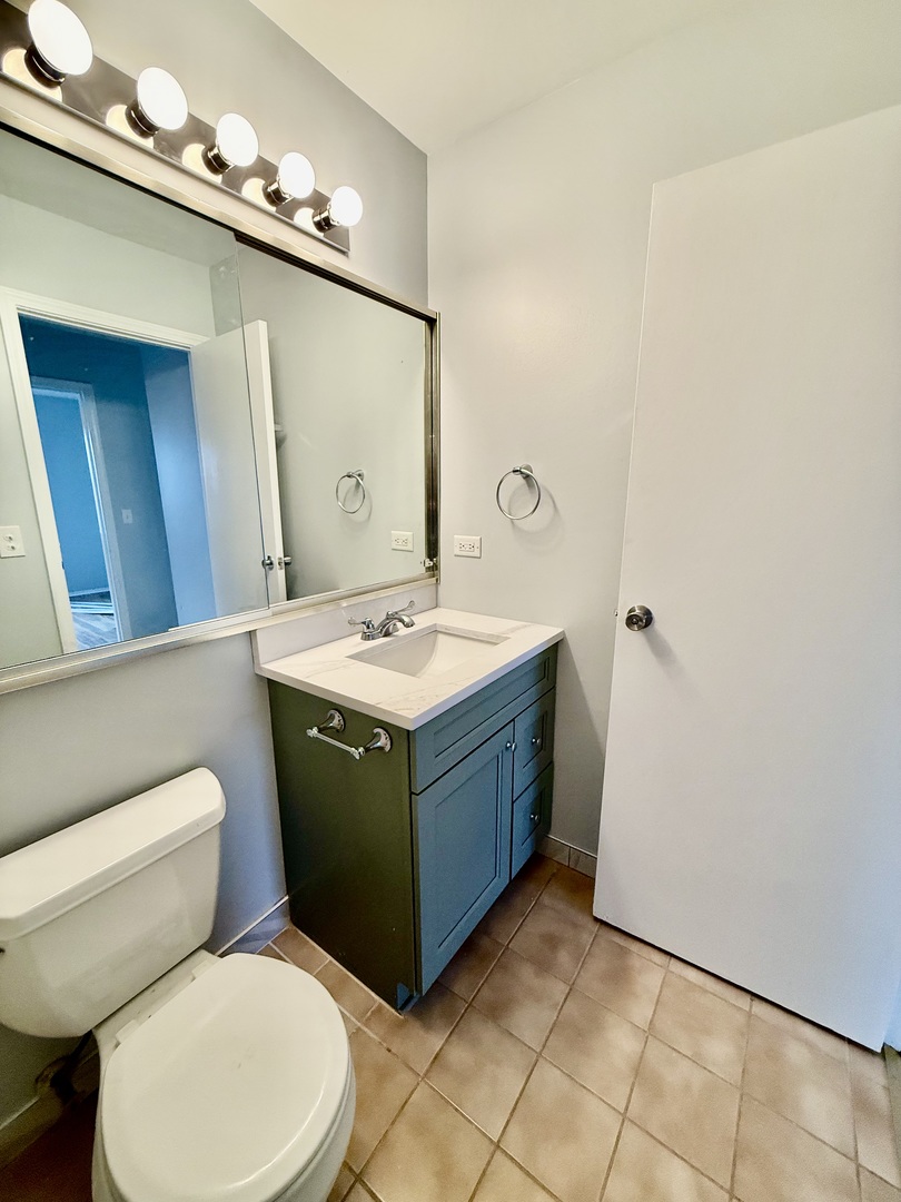 330 Hampton Court #D, Bloomingdale, IL 60108