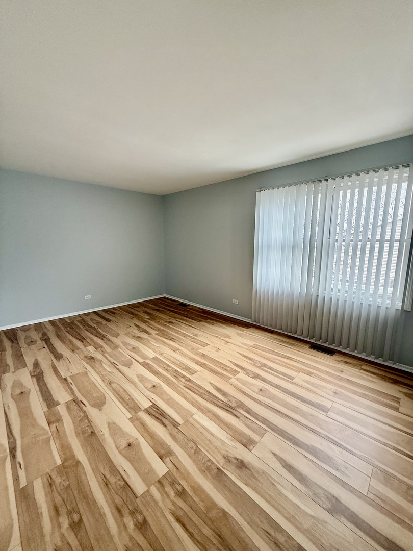 330 Hampton Court #D, Bloomingdale, IL 60108