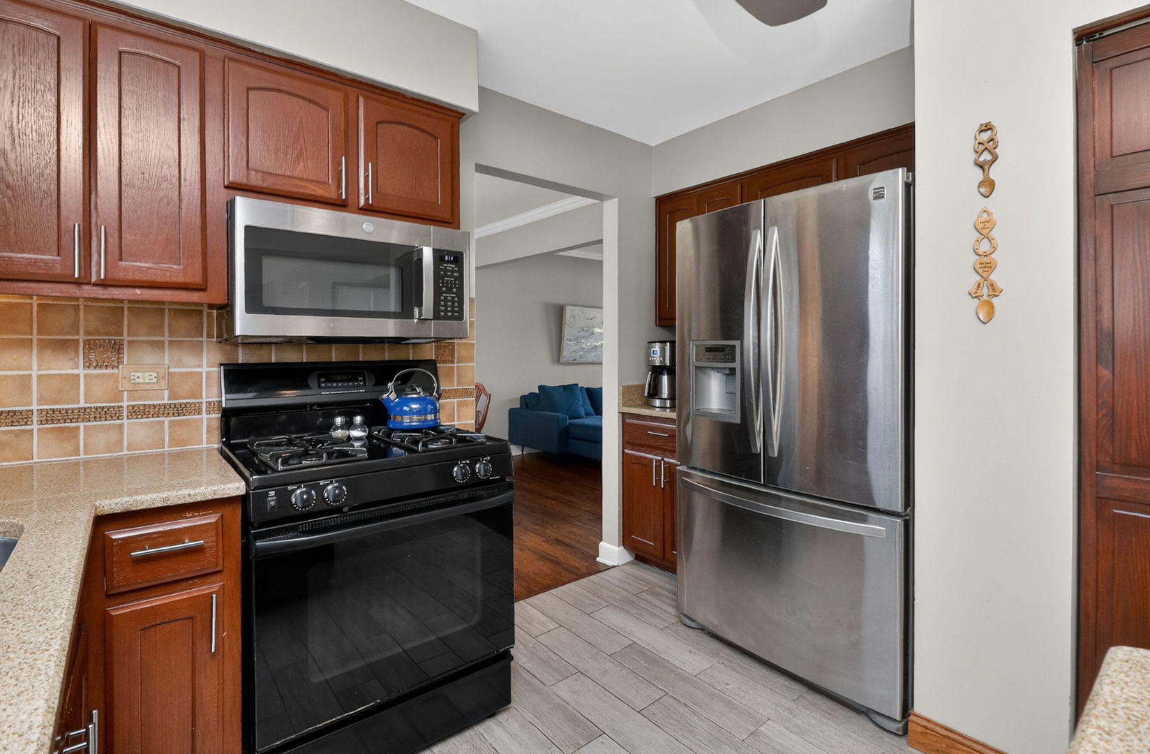 2123 Green Valley Road, Darien, IL 60561