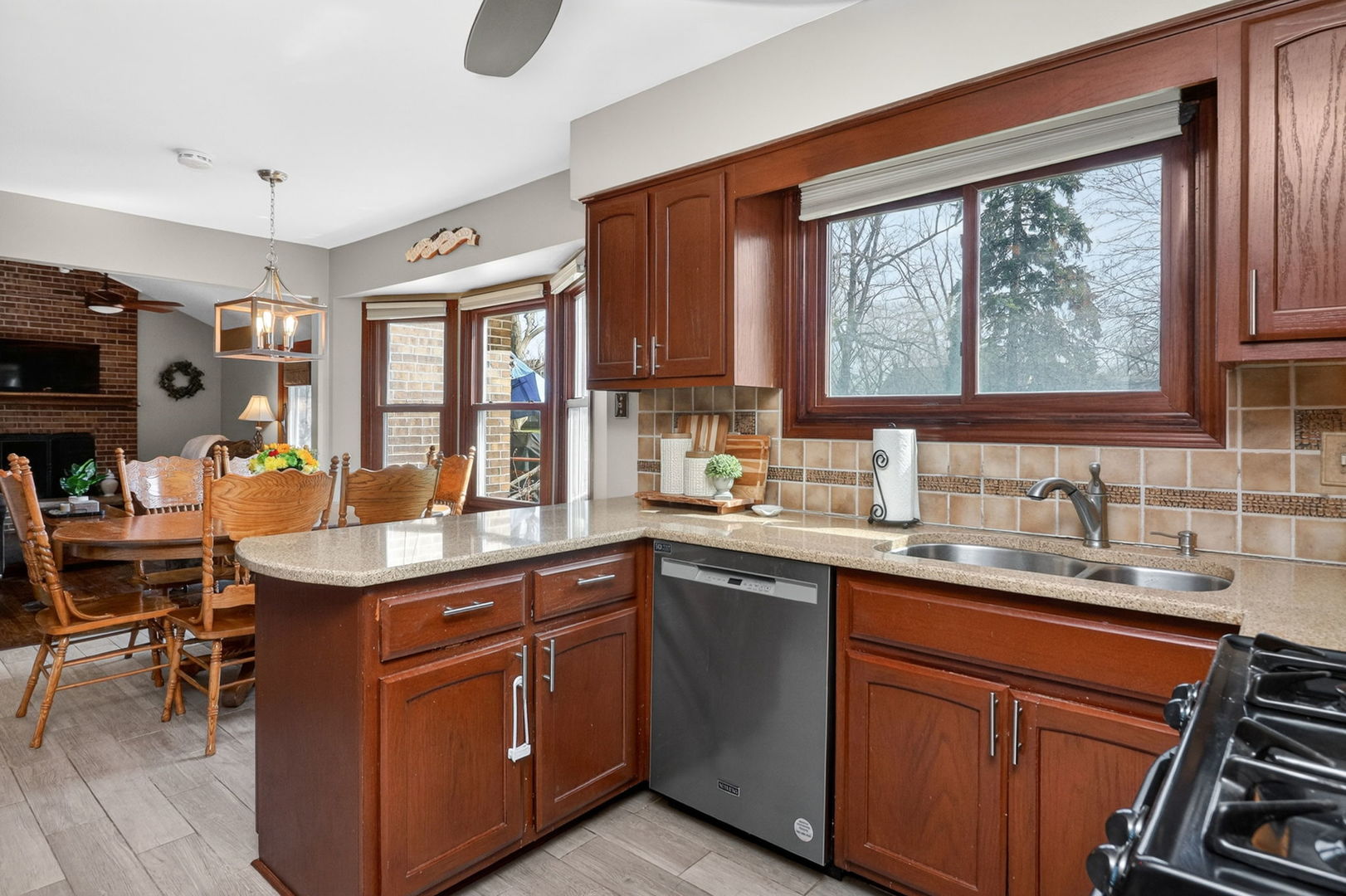 2123 Green Valley Road, Darien, IL 60561