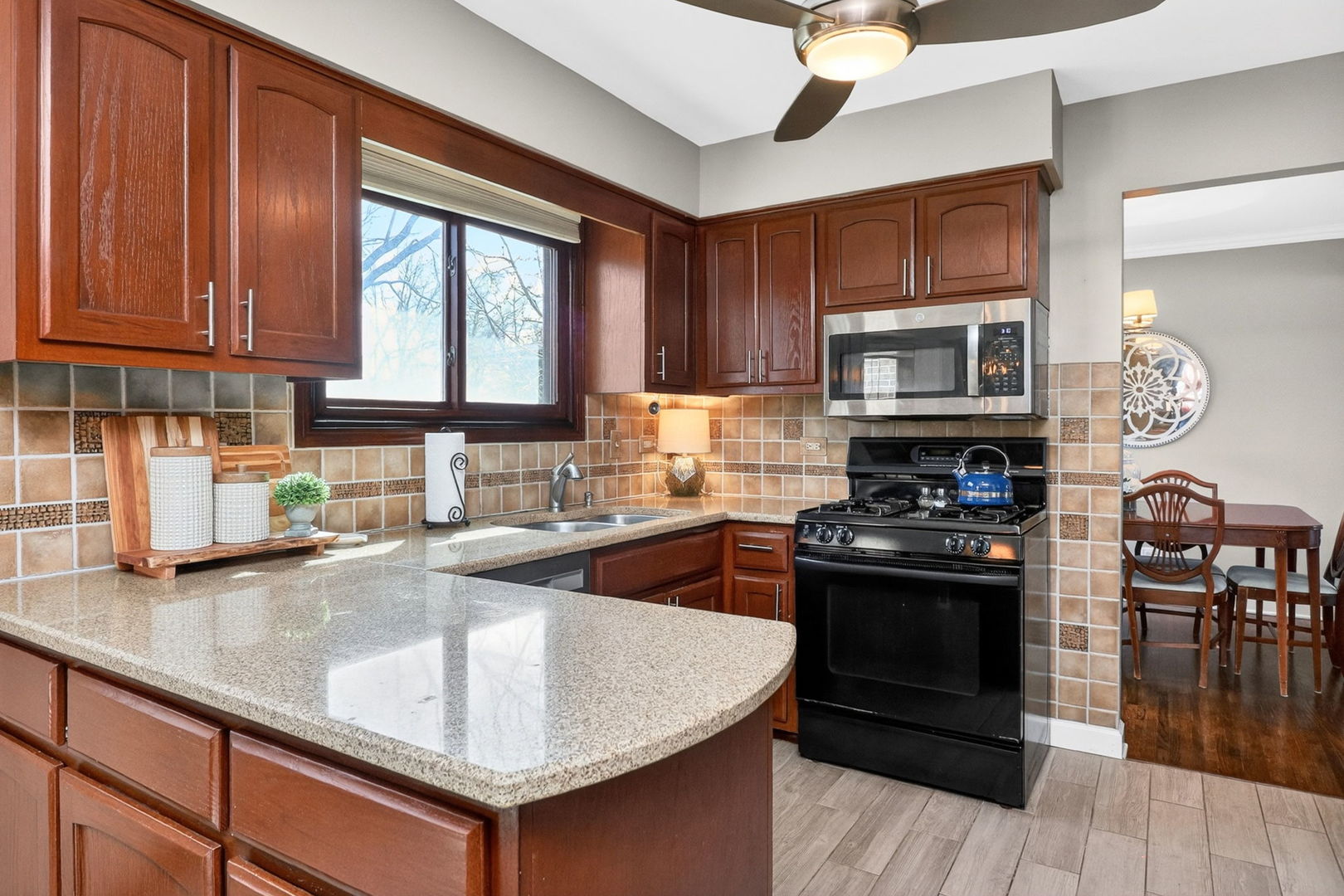 2123 Green Valley Road, Darien, IL 60561