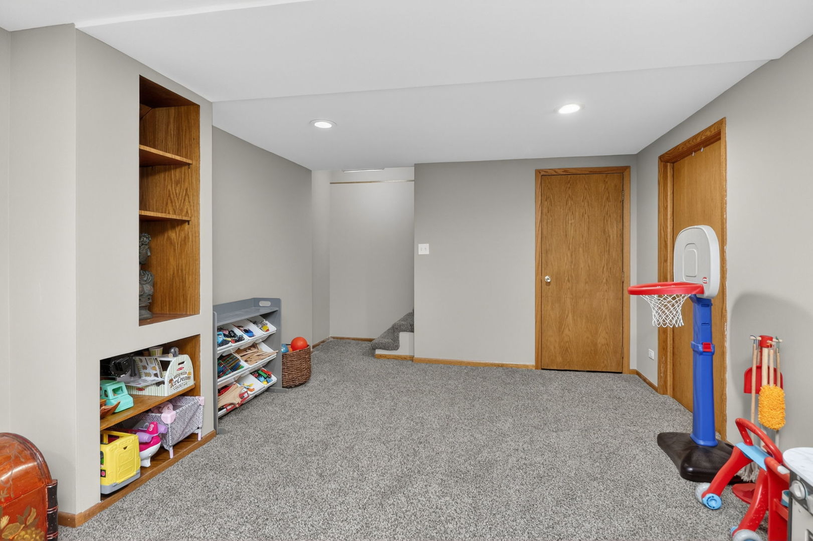 2123 Green Valley Road, Darien, IL 60561