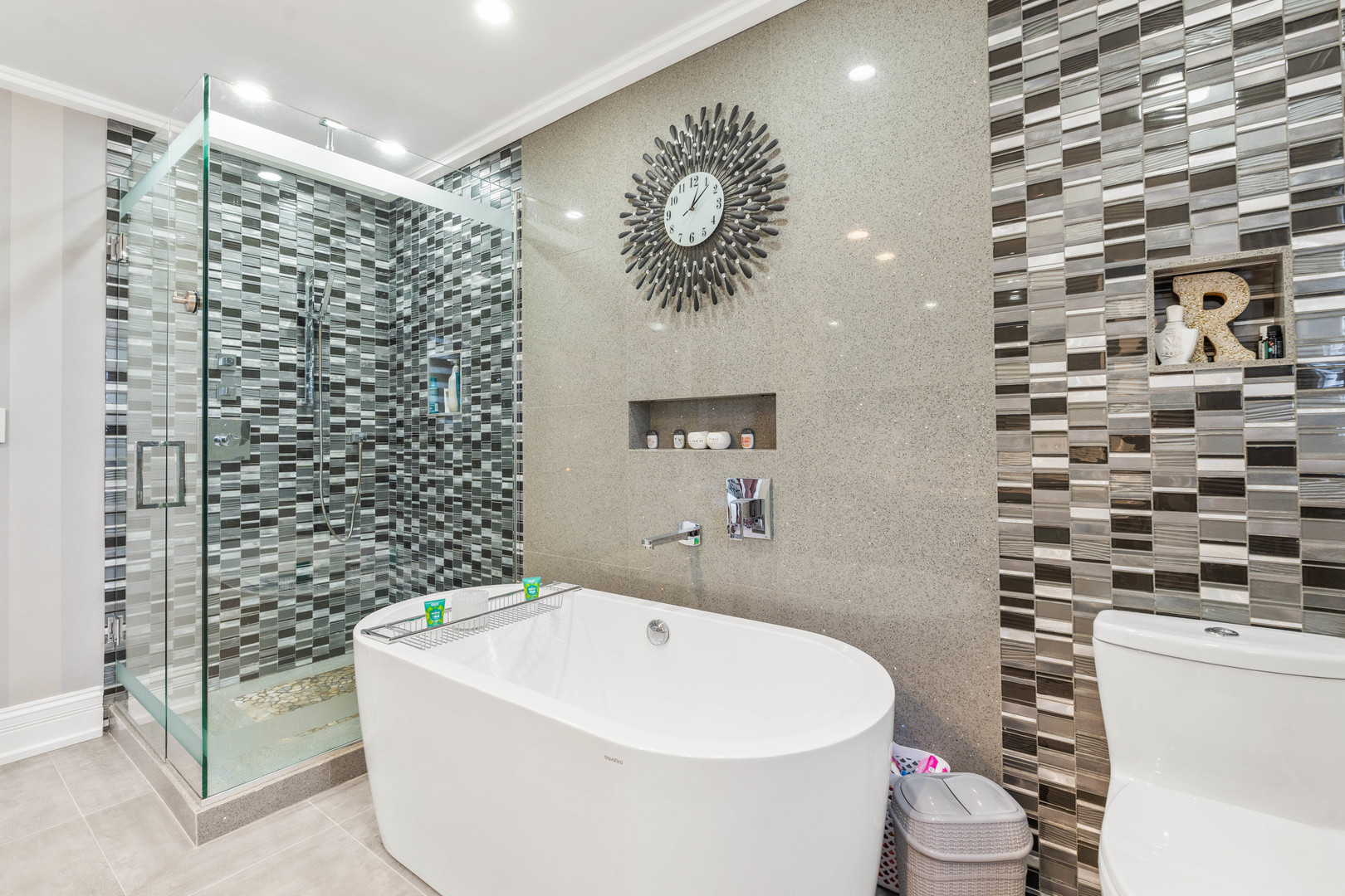 1337 Hiawatha Court, Highland Park, IL 60035