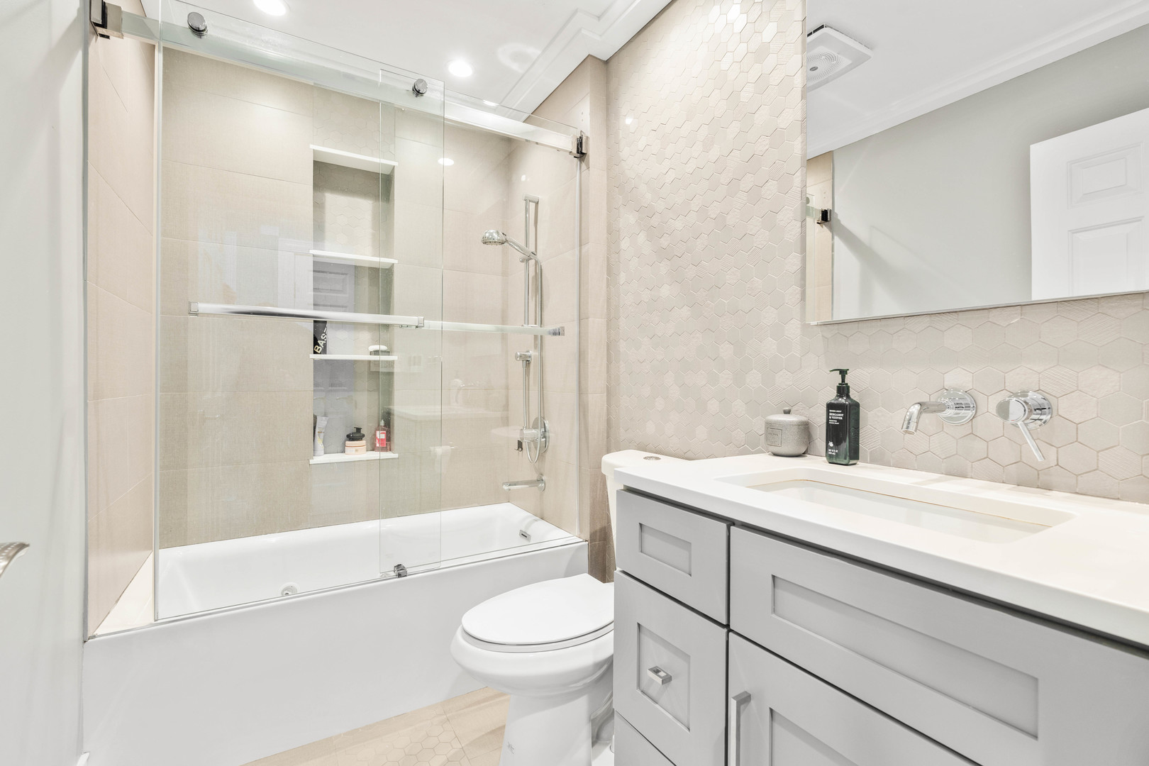 1337 Hiawatha Court, Highland Park, IL 60035