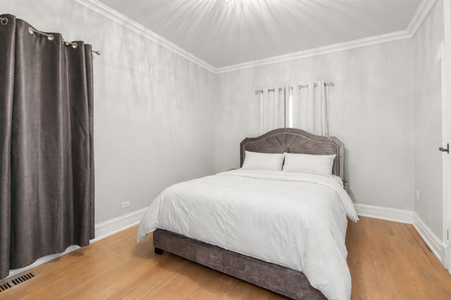 1337 Hiawatha Court, Highland Park, IL 60035