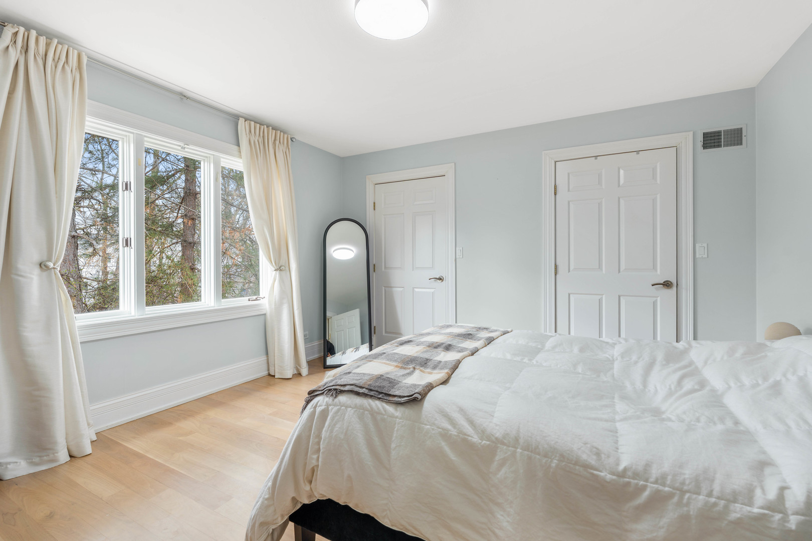 1337 Hiawatha Court, Highland Park, IL 60035