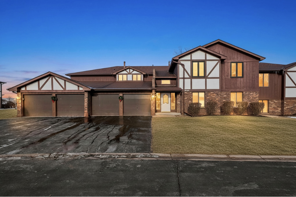 9748 Mill Drive #2E, Palos Park, IL 60464