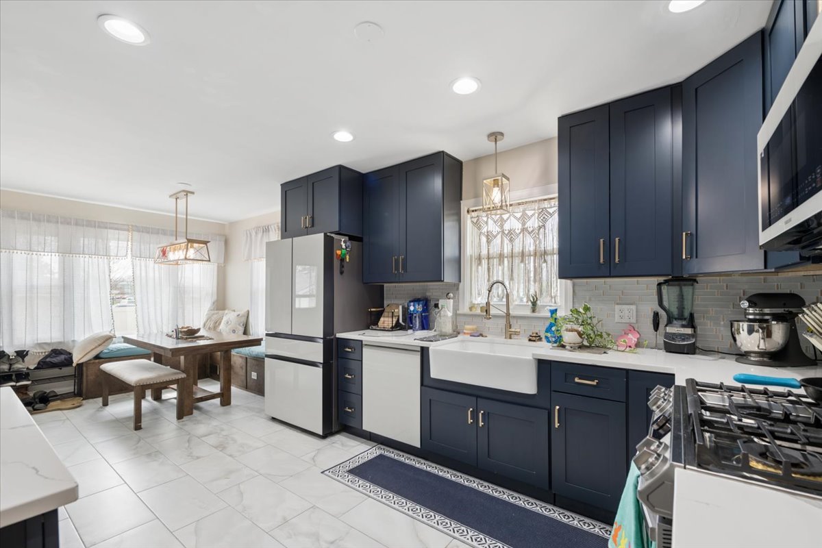 8657 W Lyndale Avenue, River Grove, IL 60171