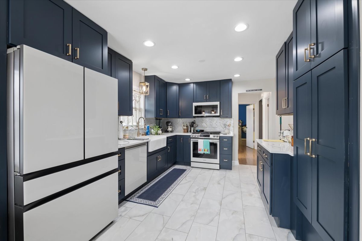 8657 W Lyndale Avenue, River Grove, IL 60171