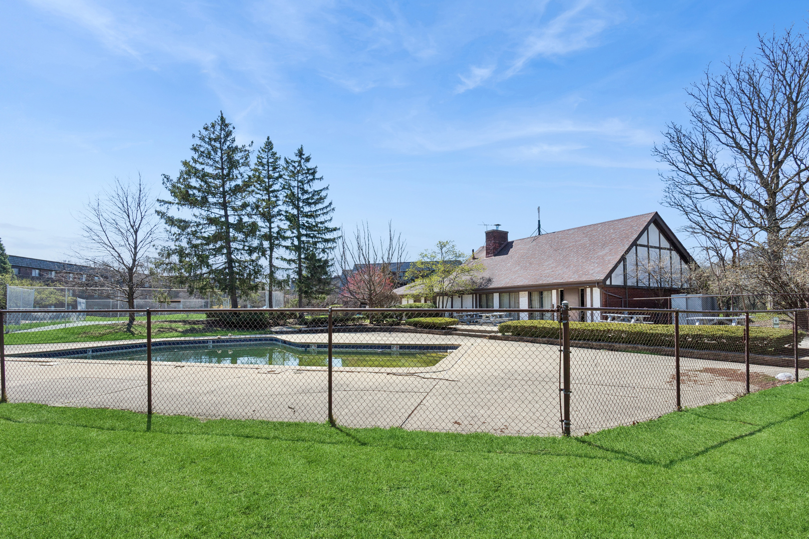 550 Timber Ridge Drive #204C, Carol Stream, IL 60188