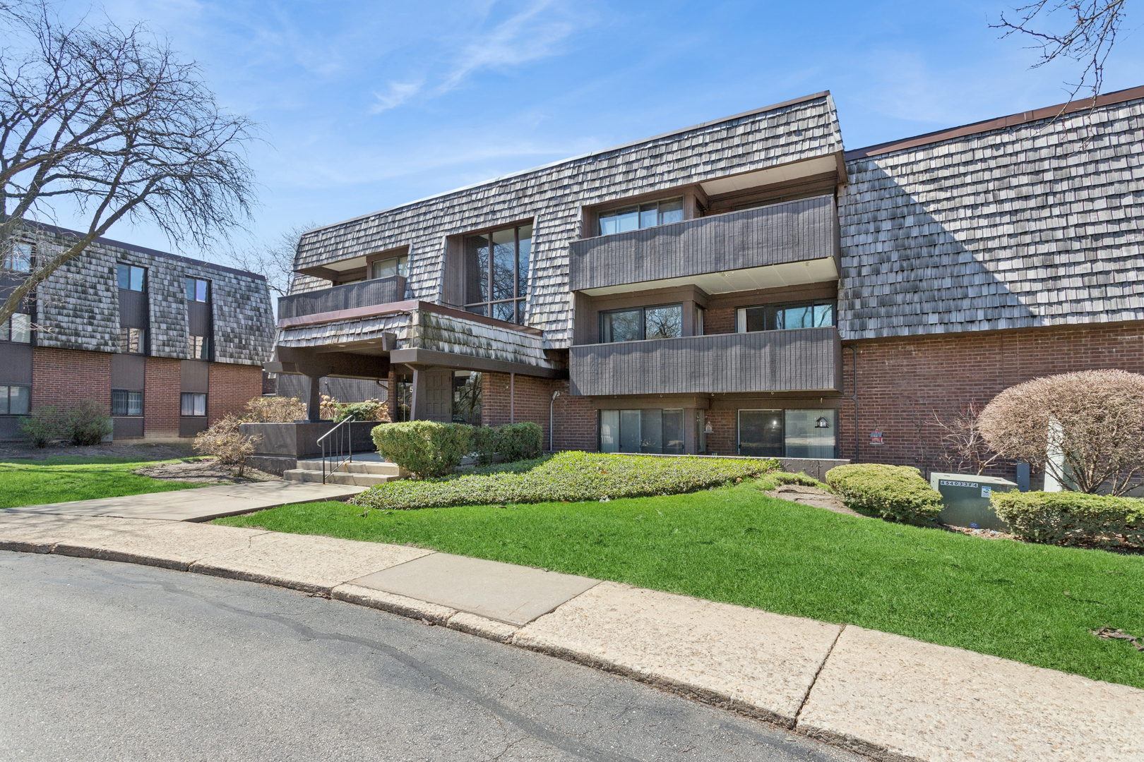 550 Timber Ridge Drive #204C, Carol Stream, IL 60188