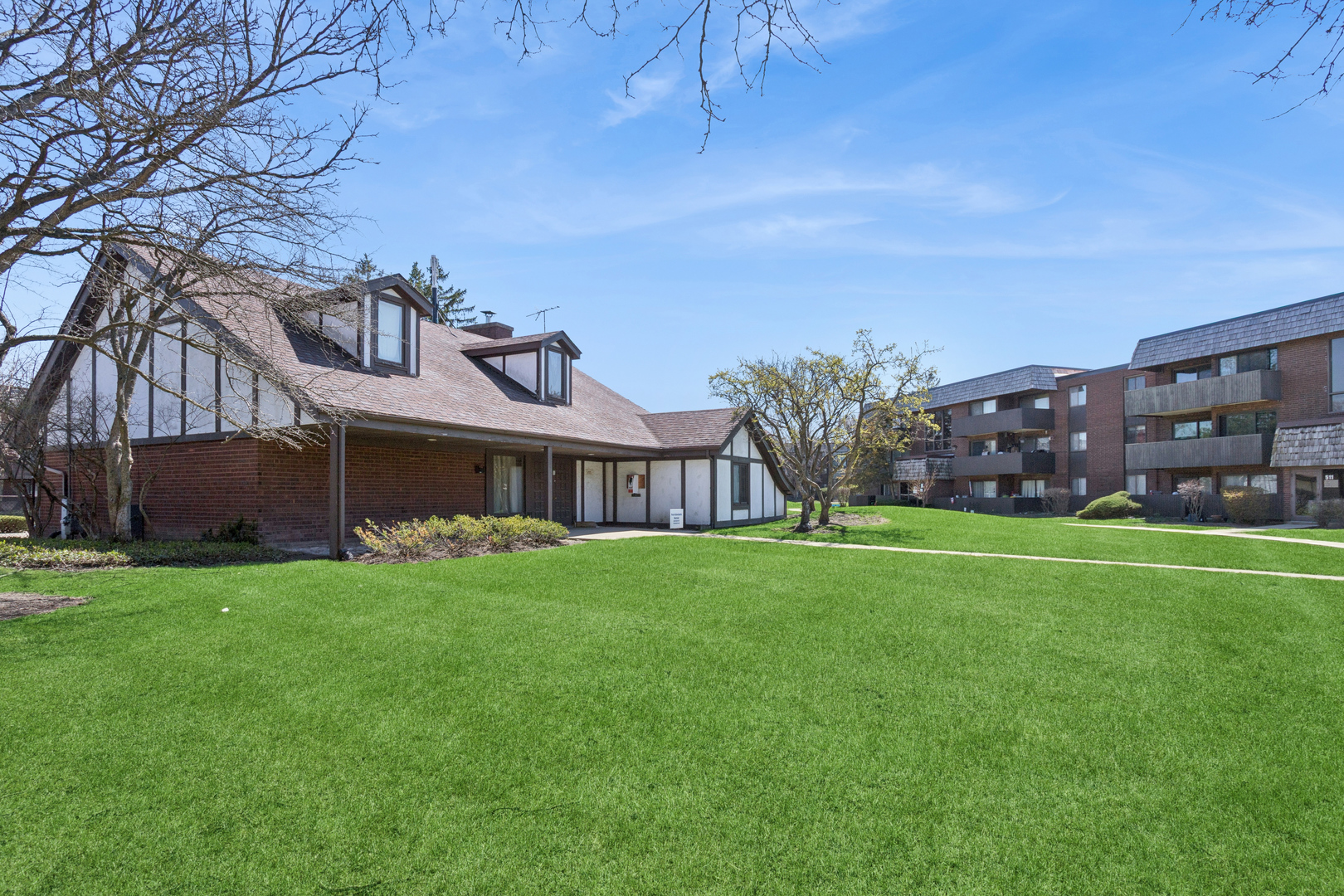 550 Timber Ridge Drive #204C, Carol Stream, IL 60188