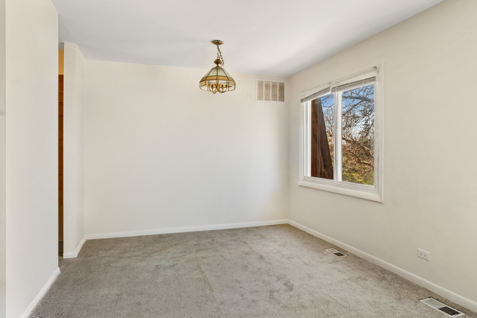 6818 Roberts Drive #6, Woodridge, IL 60517