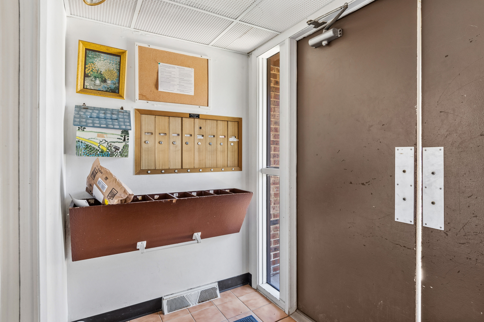 6818 Roberts Drive #6, Woodridge, IL 60517