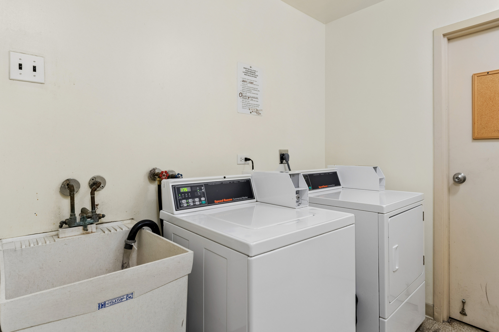 6818 Roberts Drive #6, Woodridge, IL 60517