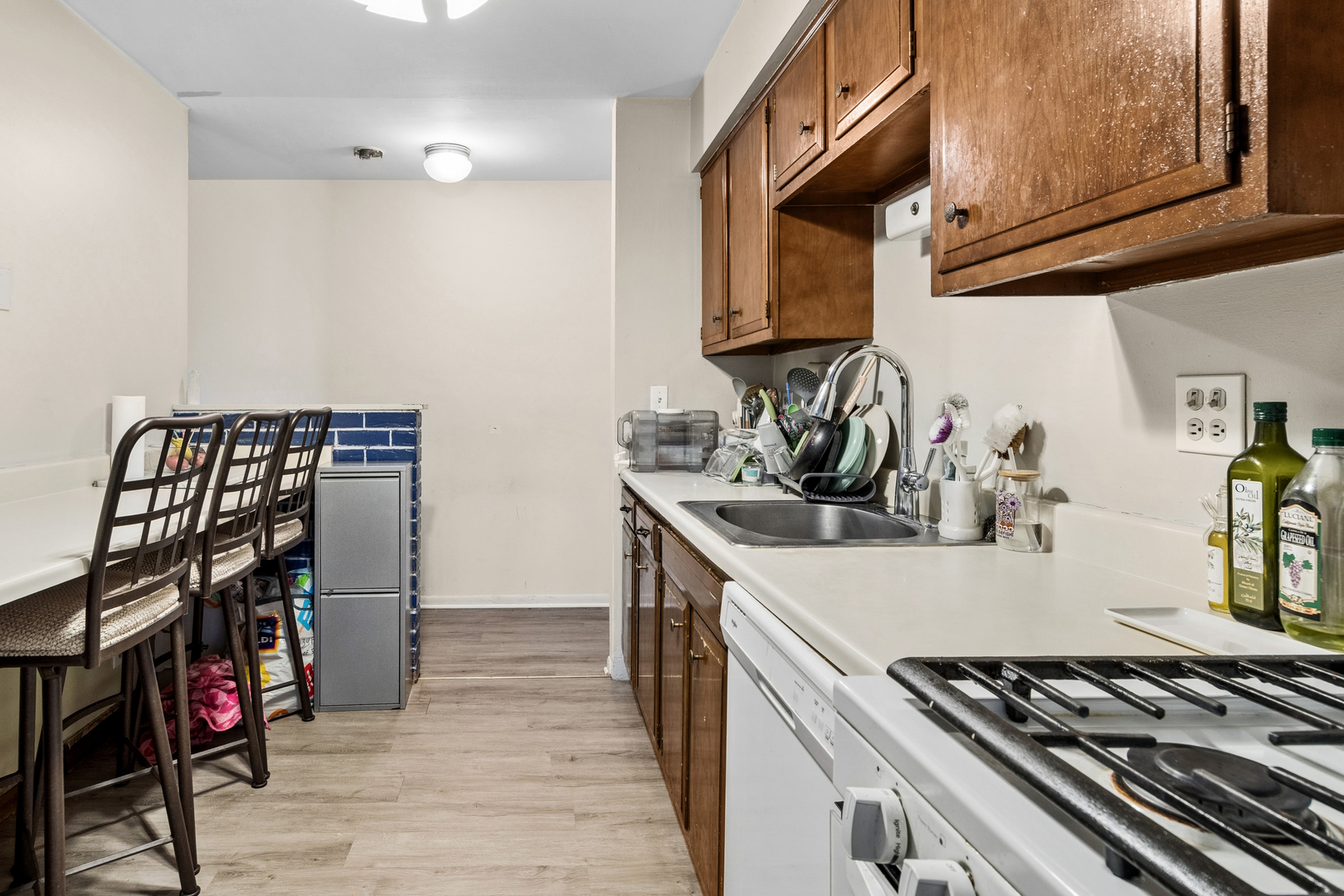 6818 Roberts Drive #6, Woodridge, IL 60517