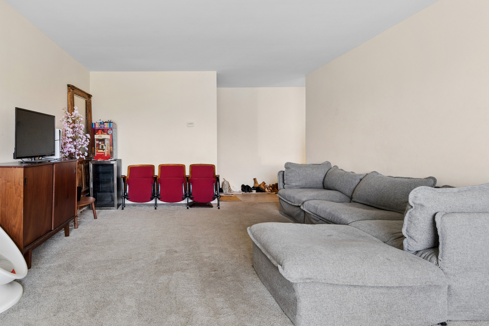 6818 Roberts Drive #6, Woodridge, IL 60517