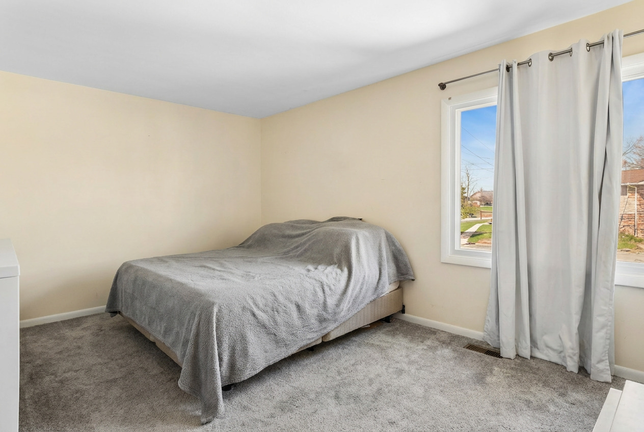 6818 Roberts Drive #6, Woodridge, IL 60517