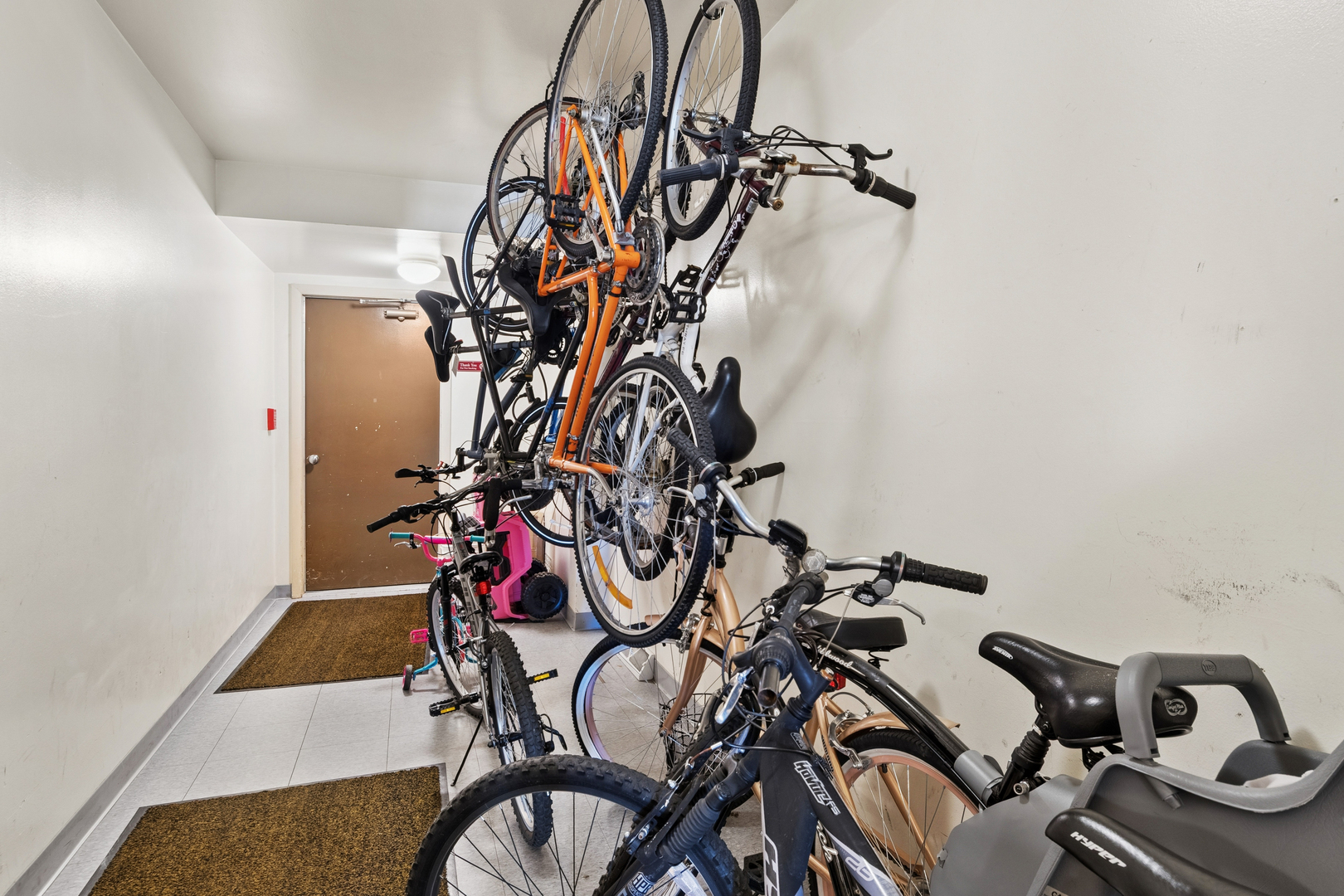 6818 Roberts Drive #6, Woodridge, IL 60517