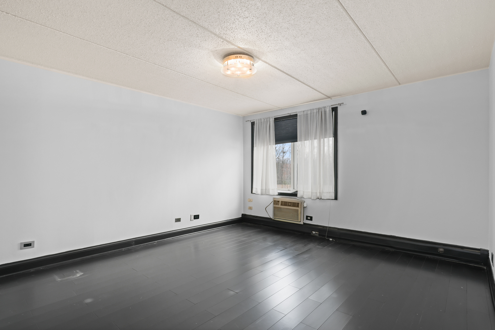 5011 Valley Lane #204, Streamwood, IL 60107