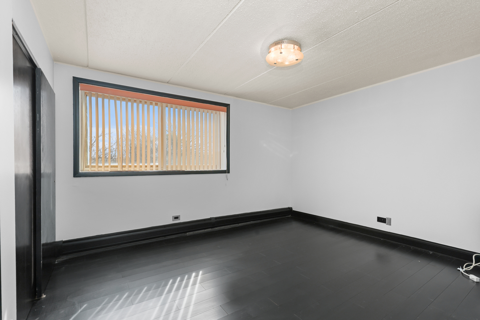 5011 Valley Lane #204, Streamwood, IL 60107