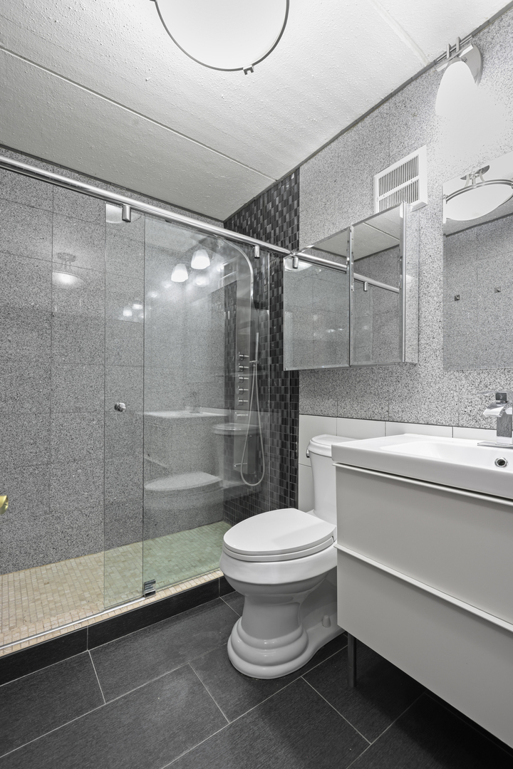 5011 Valley Lane #204, Streamwood, IL 60107