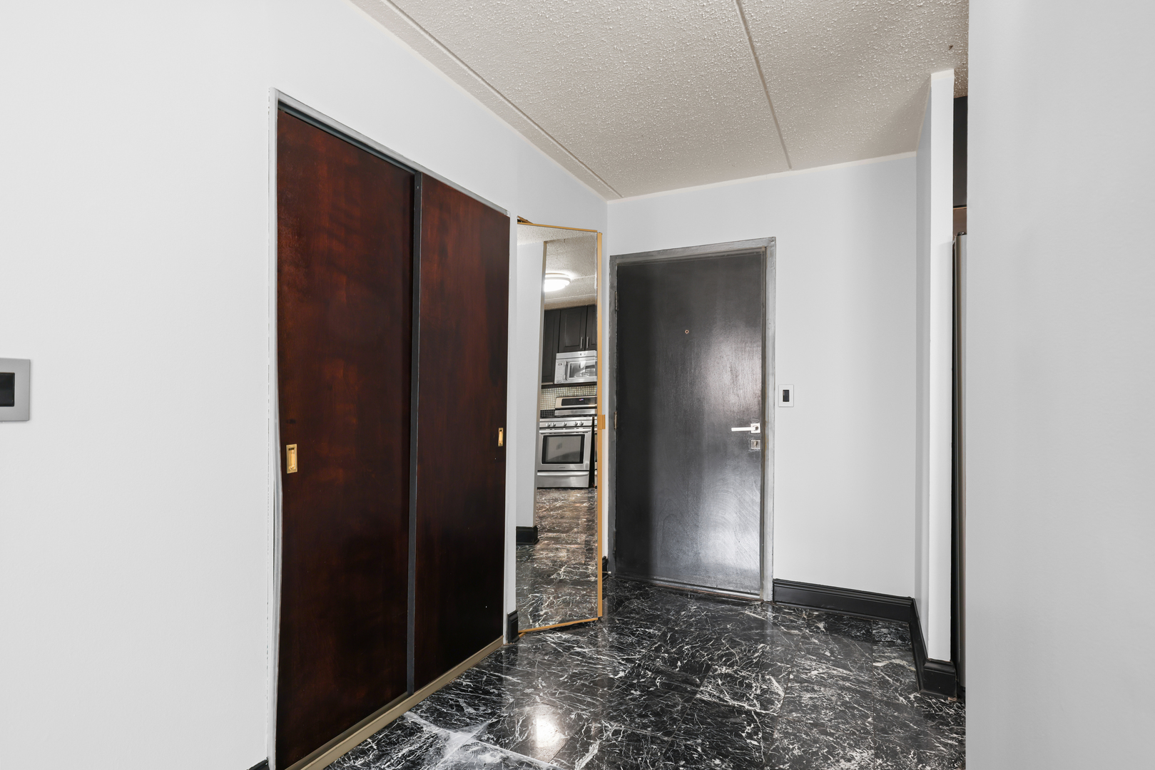 5011 Valley Lane #204, Streamwood, IL 60107