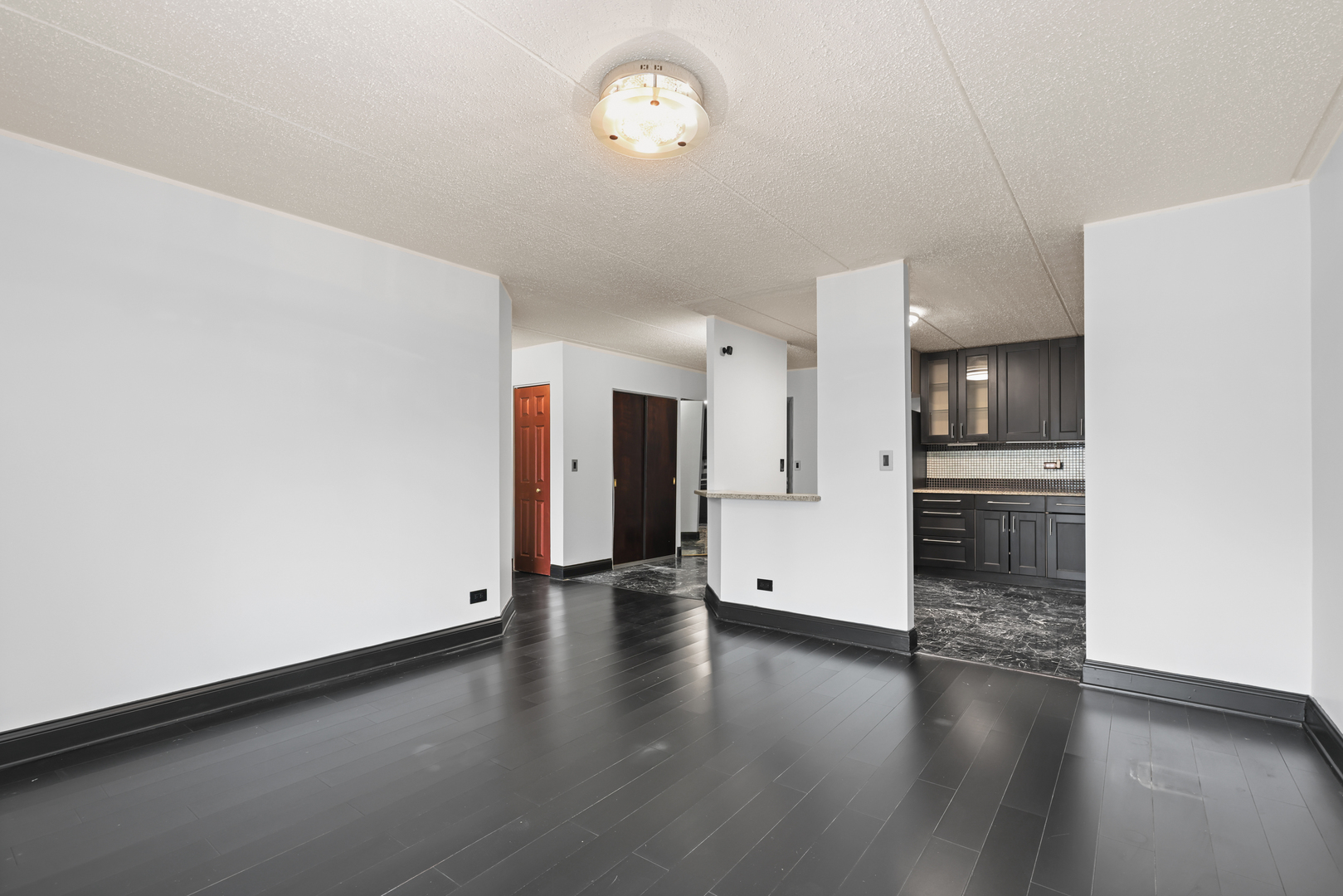 5011 Valley Lane #204, Streamwood, IL 60107