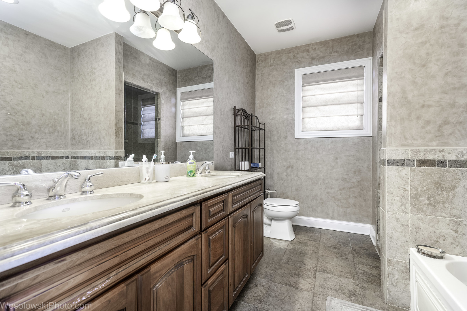 6140 W Gunnison Street #3, Chicago, IL 60630