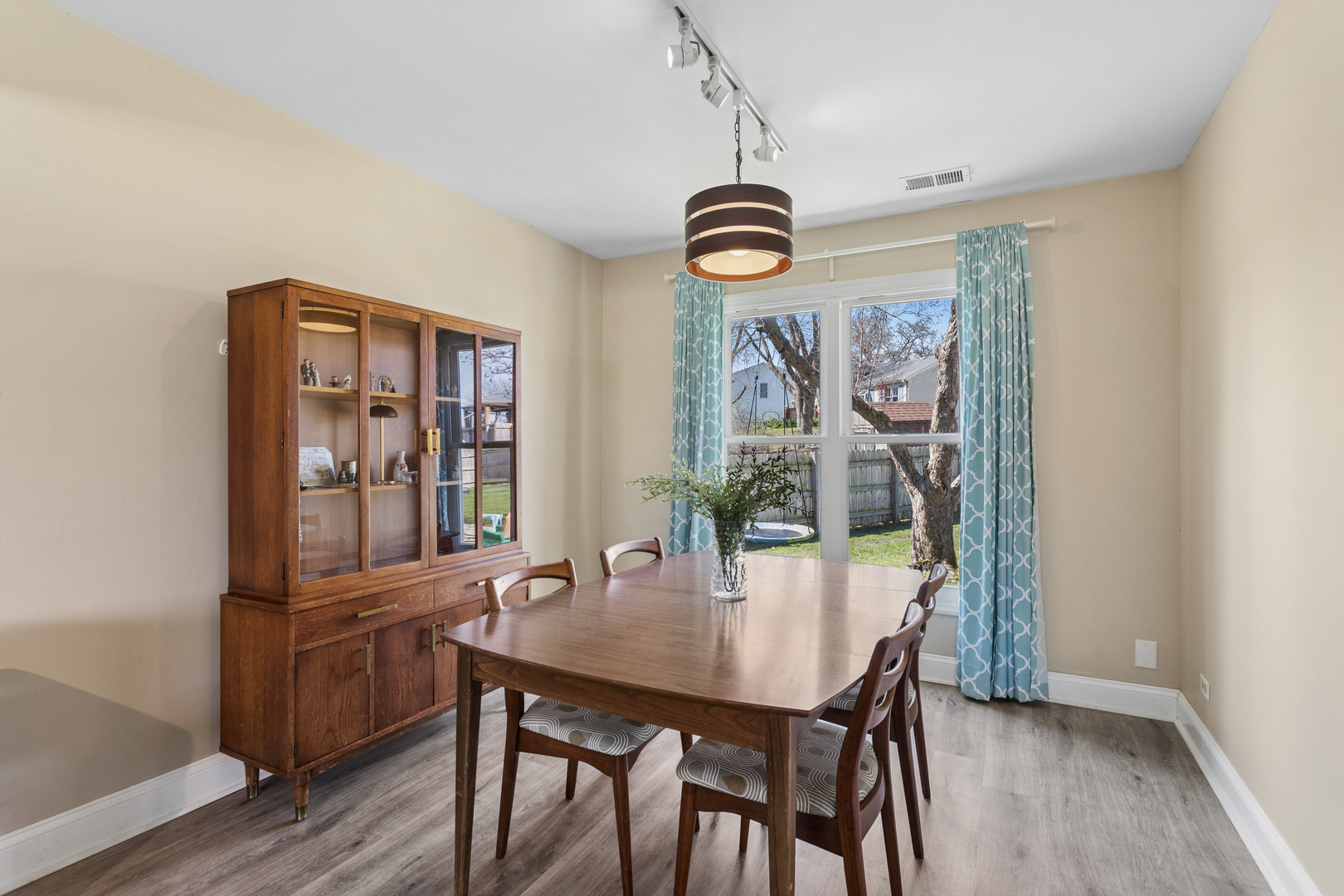 745 Buffalo Circle, Carol Stream, IL 60188