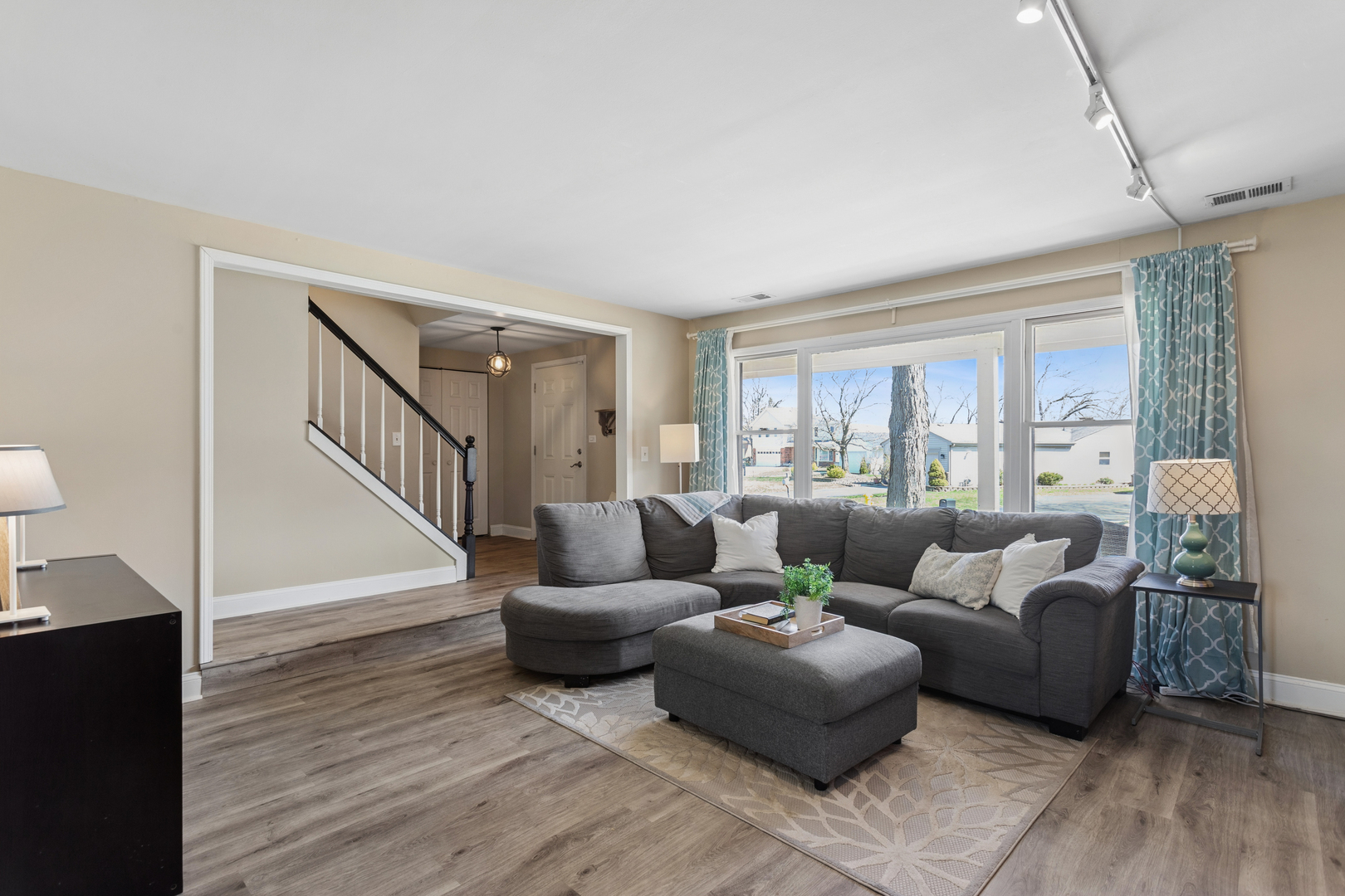 745 Buffalo Circle, Carol Stream, IL 60188