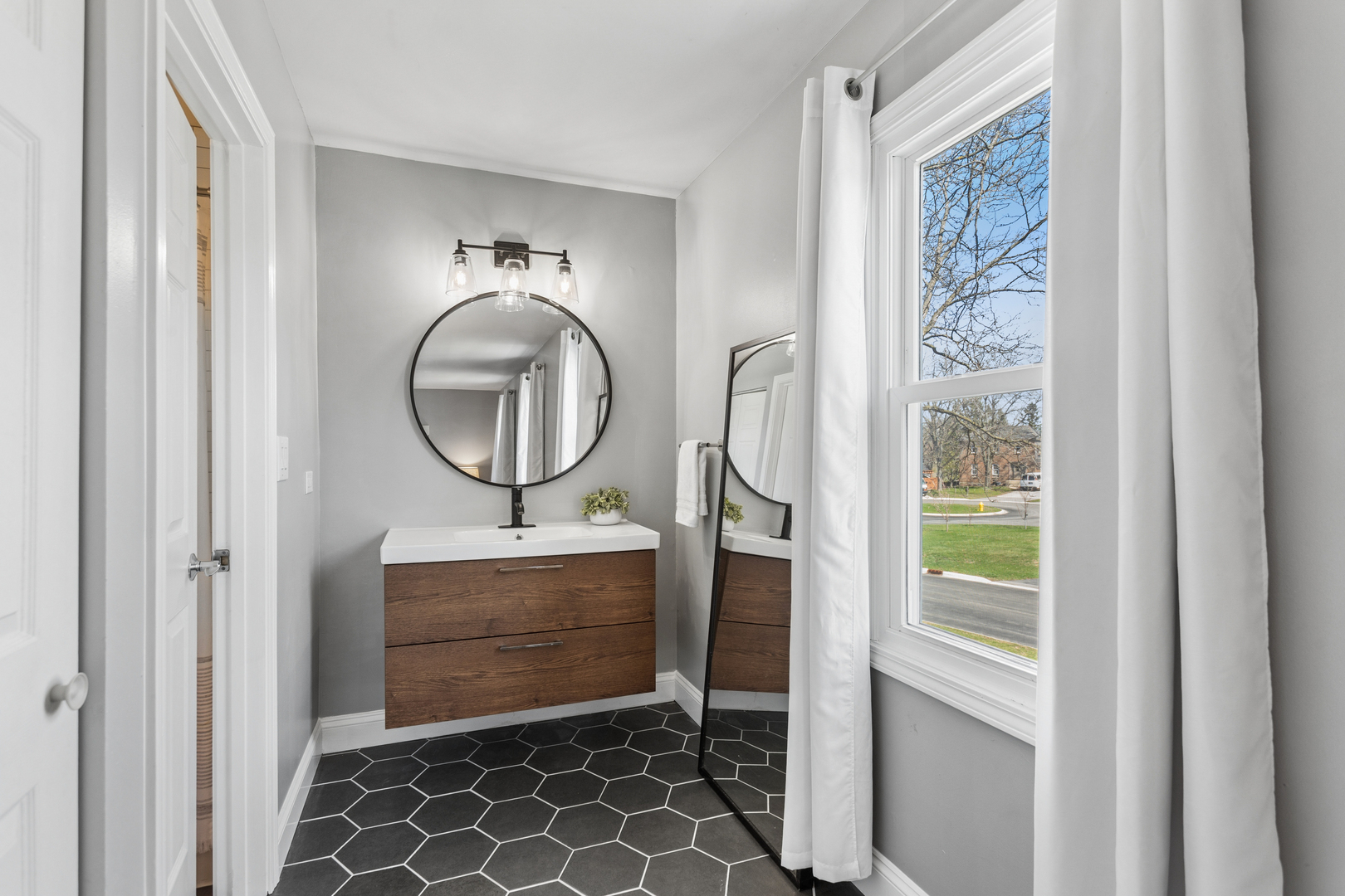 745 Buffalo Circle, Carol Stream, IL 60188