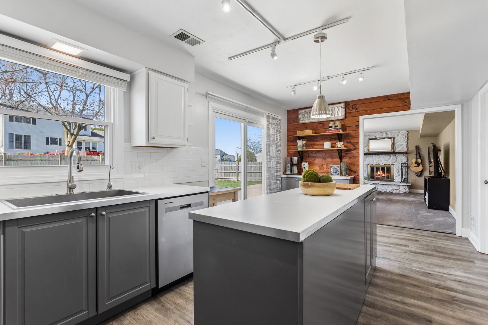 745 Buffalo Circle, Carol Stream, IL 60188