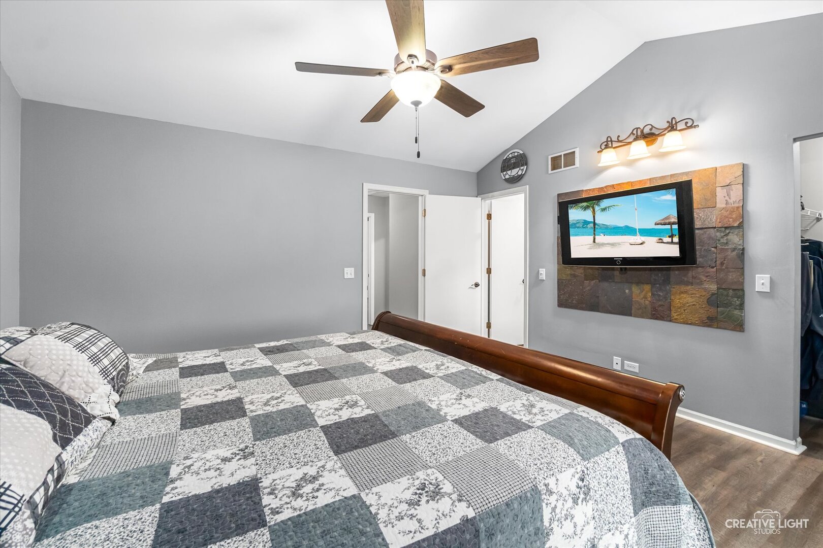 129 Seton Creek Drive, Oswego, IL 60543