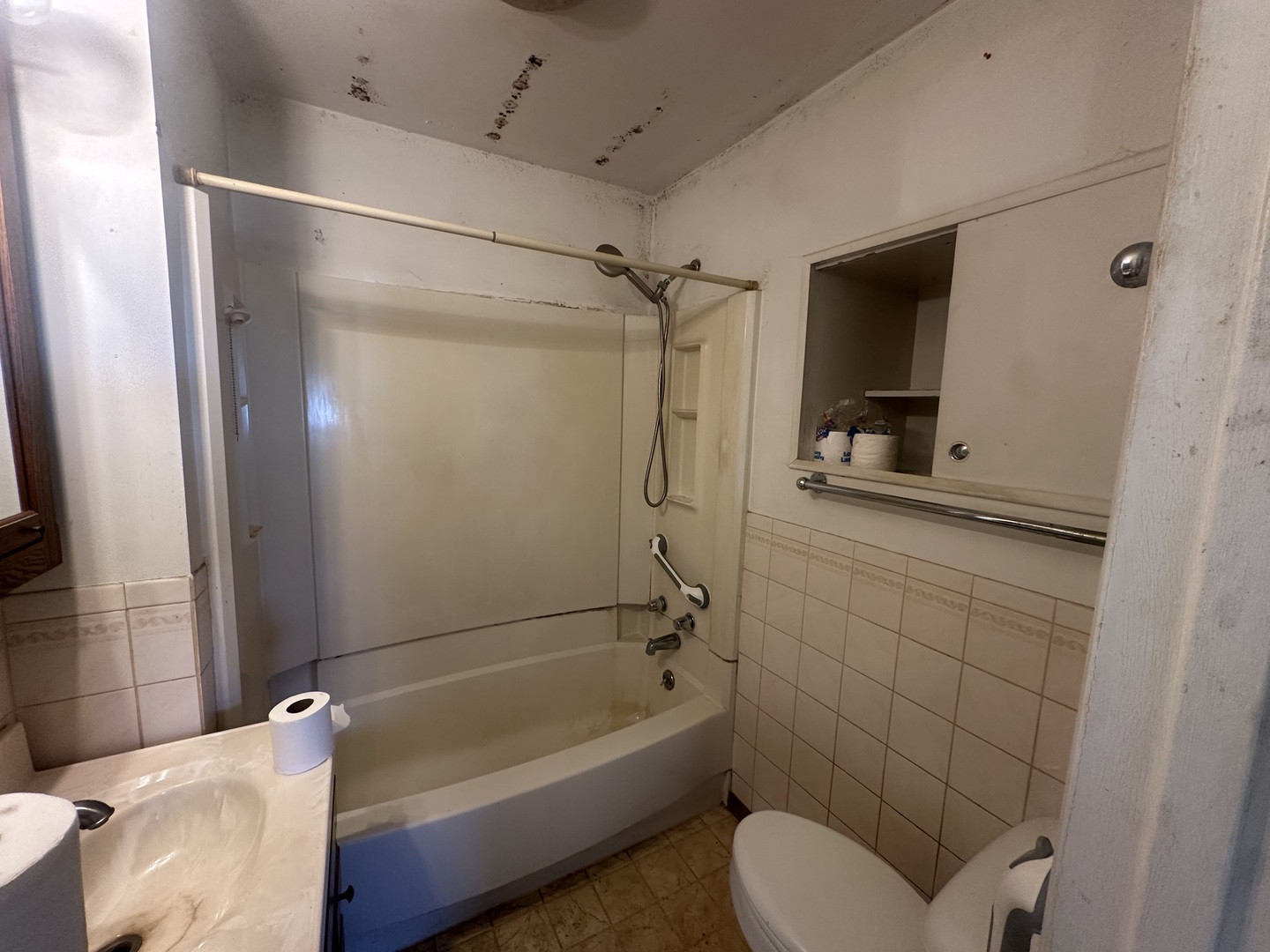 2404 Springfield Road, East Peoria, IL 61611