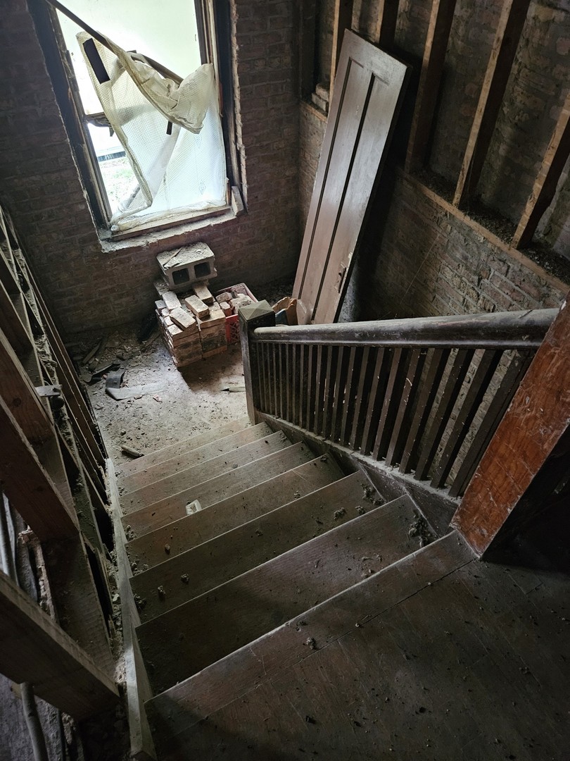 4915 N Troy Street, Chicago, IL 60625