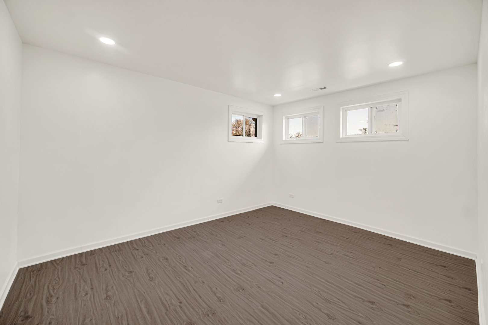 942 W Villa Drive, Des Plaines, IL 60016