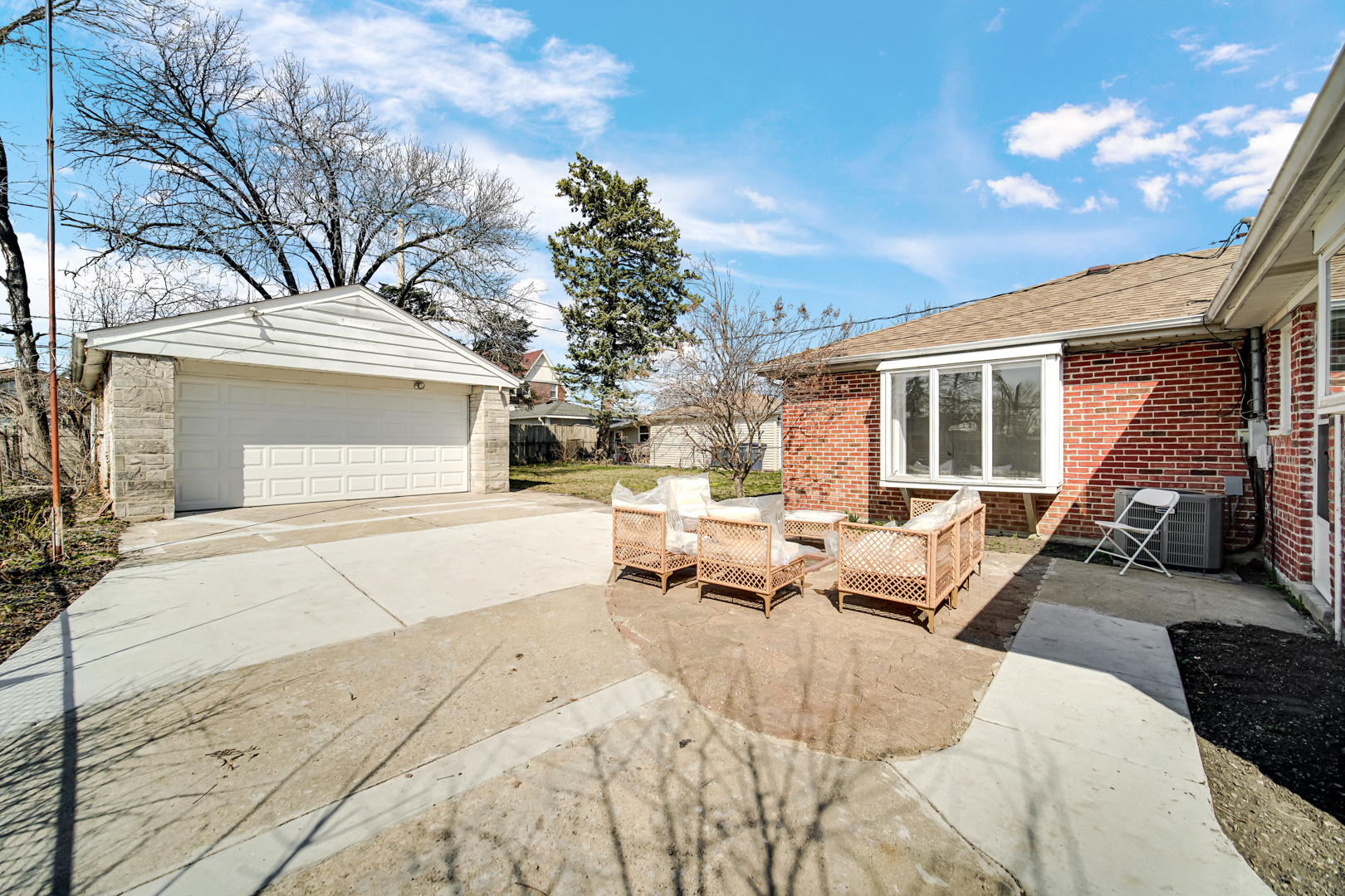 942 W Villa Drive, Des Plaines, IL 60016