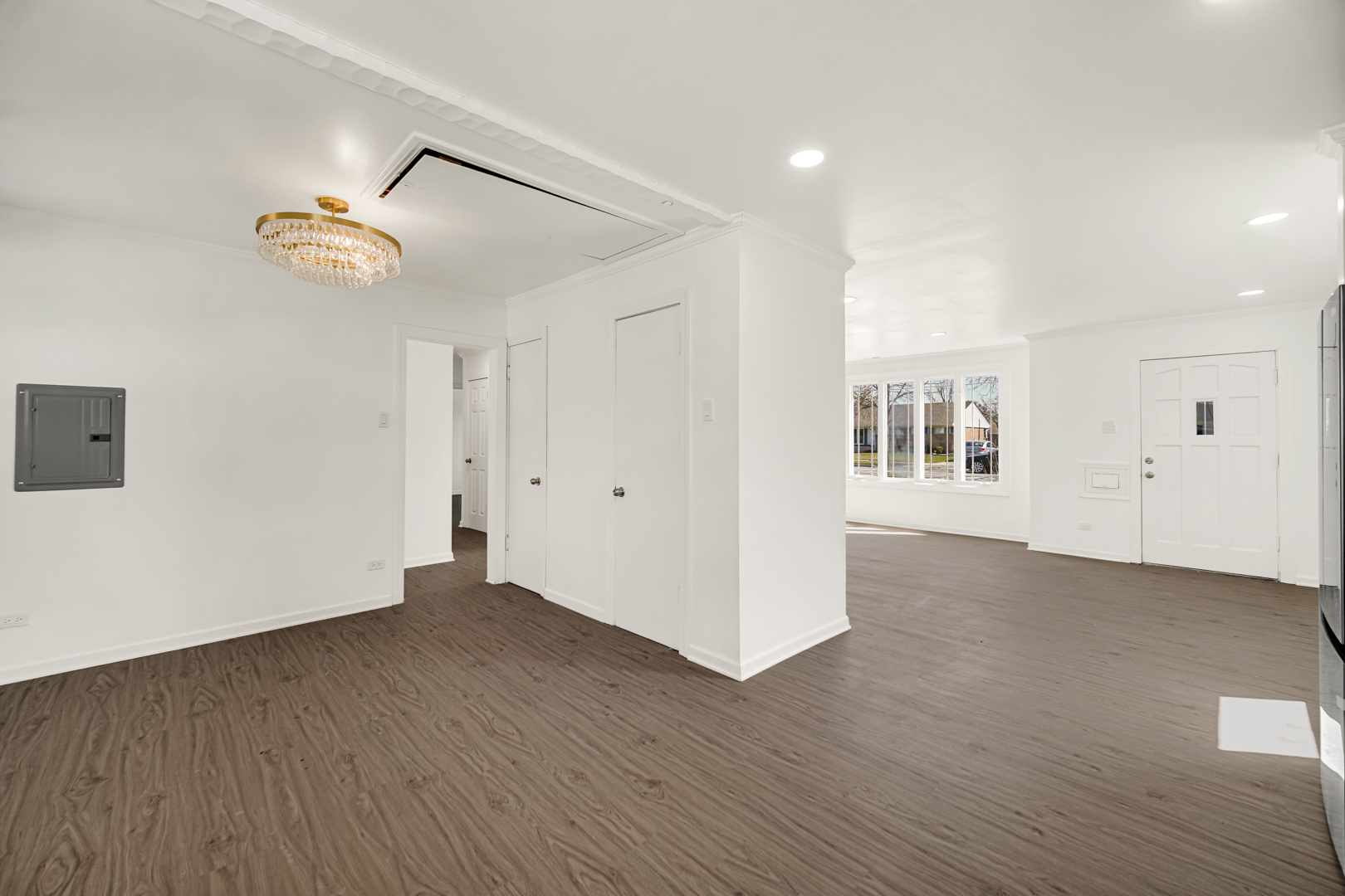 942 W Villa Drive, Des Plaines, IL 60016