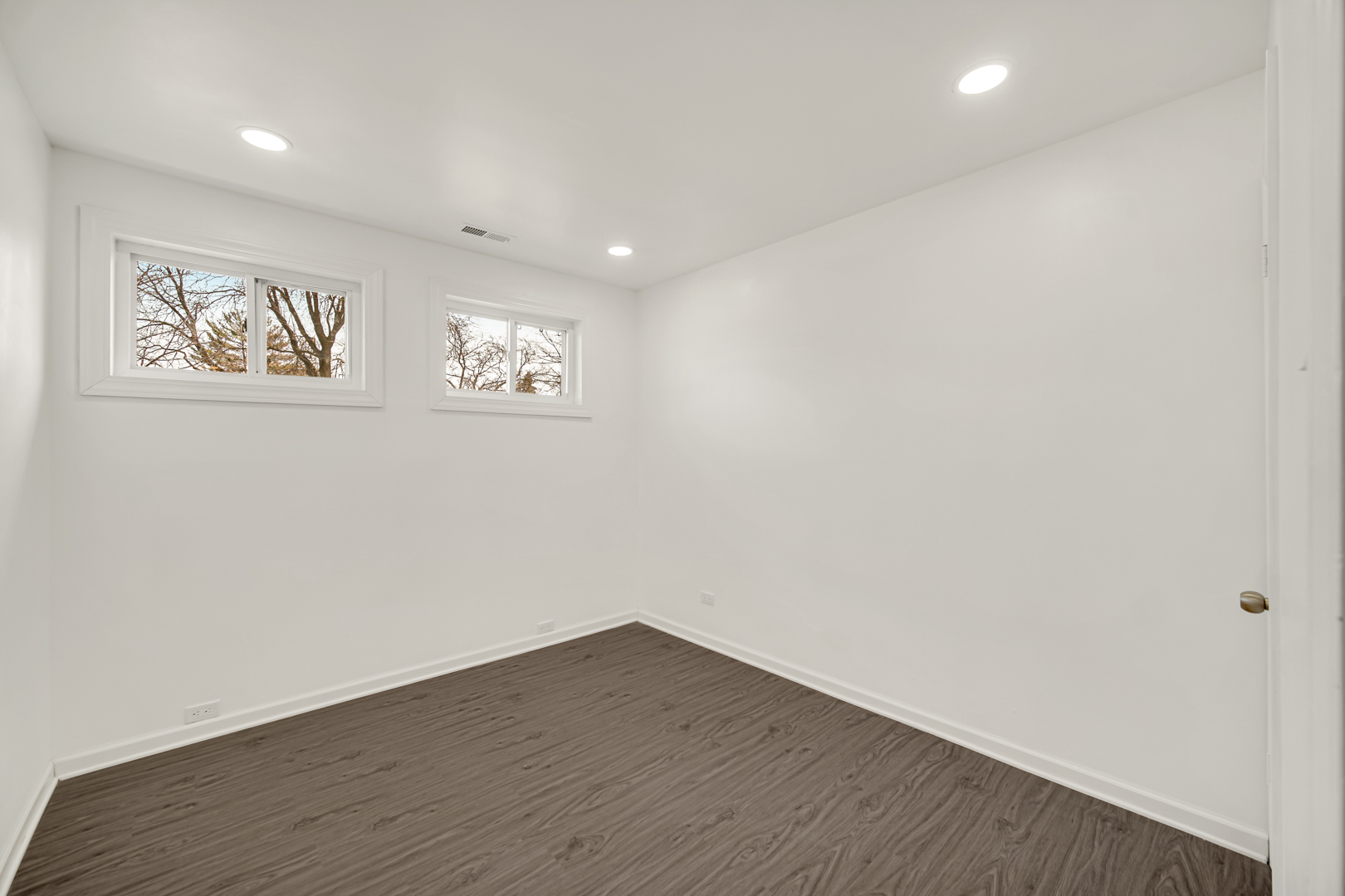 942 W Villa Drive, Des Plaines, IL 60016