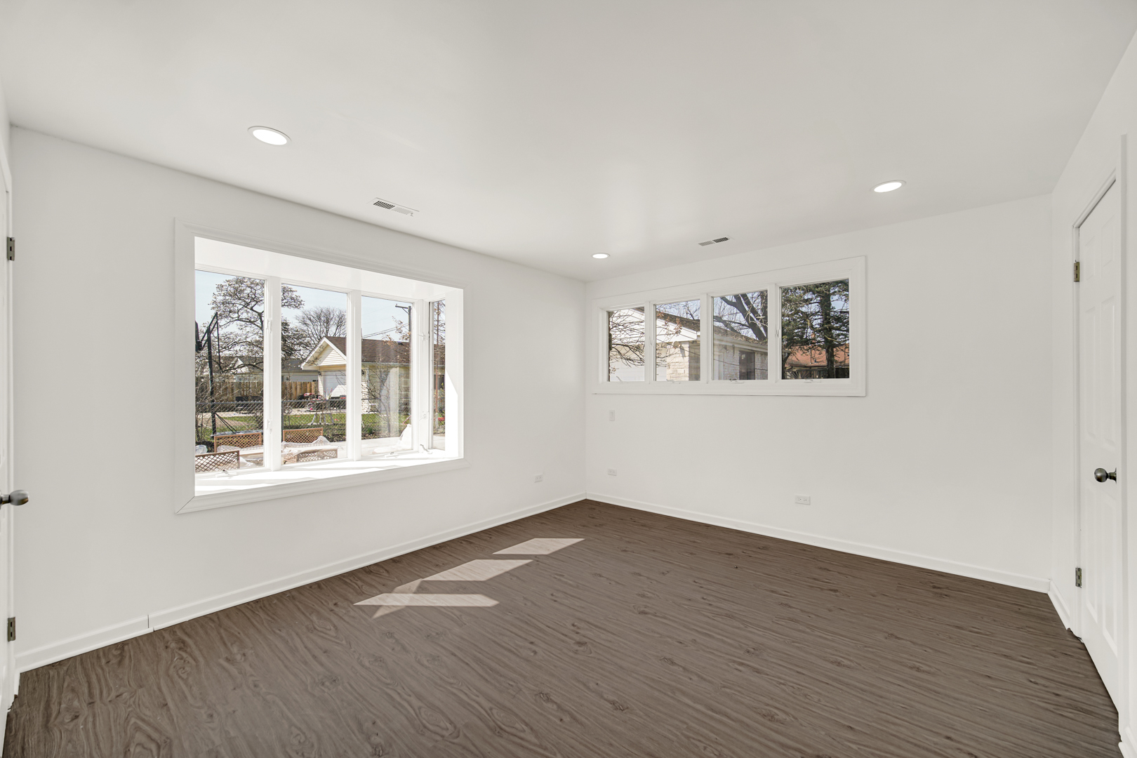 942 W Villa Drive, Des Plaines, IL 60016