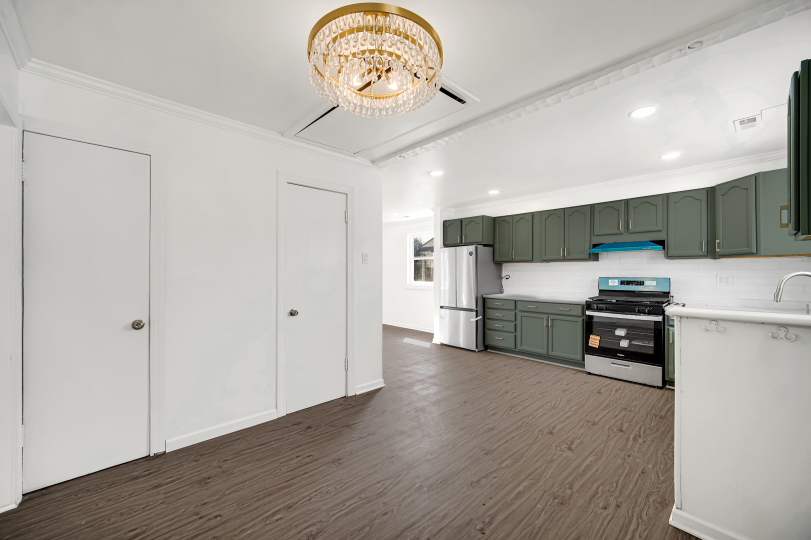 942 W Villa Drive, Des Plaines, IL 60016