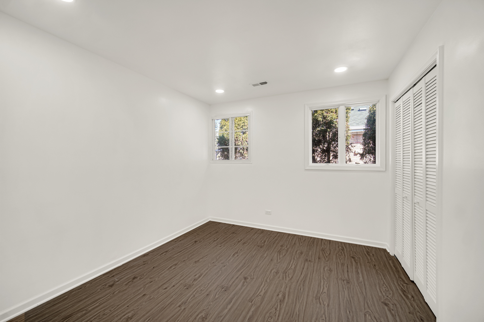 942 W Villa Drive, Des Plaines, IL 60016