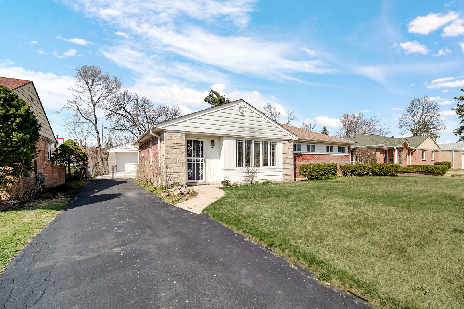 942 W Villa Drive, Des Plaines, IL 60016